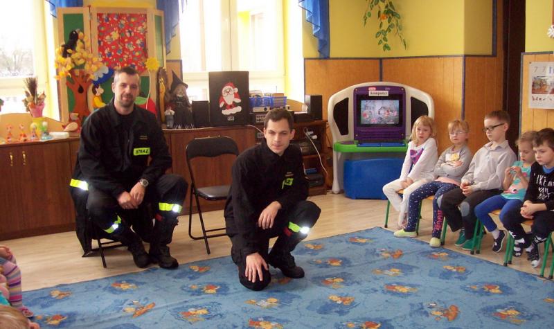 Strażacy OSP Rzemień z wizytą w przedszkolu