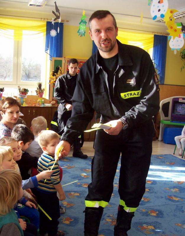 Strażacy OSP Rzemień z wizytą w przedszkolu