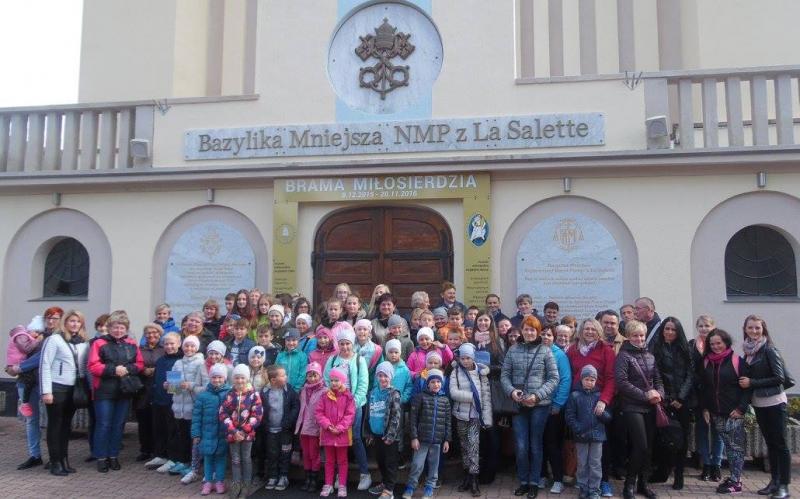 Rocznica nadania imienia Szkole Podstawowej w Łączkach Brzeskich