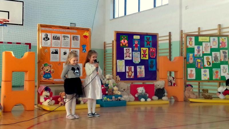 Dzień Misia Pluszowego w Szkole Podstawowej w Łączkach Brzeskich