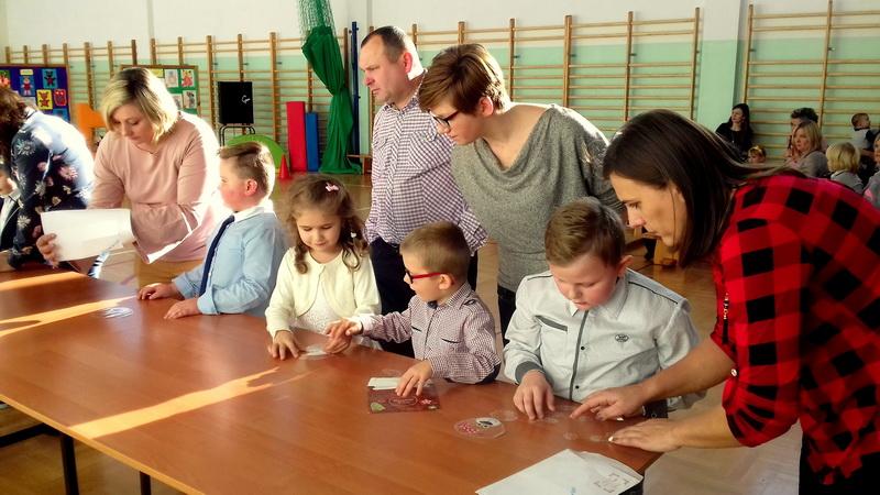 Dzień Misia Pluszowego w Szkole Podstawowej w Łączkach Brzeskich