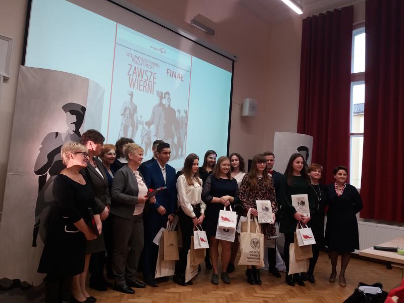 ZS Przecław po raz kolejny wśród najlepszych w wojewódzkim turnieju poezji i prozy ZAWSZE WIERNI