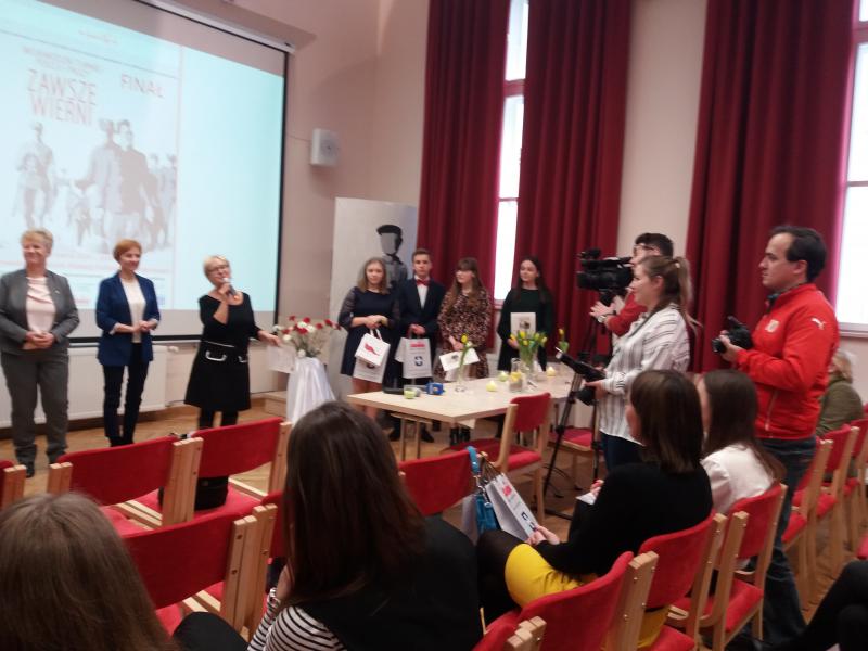 ZS Przecław po raz kolejny wśród najlepszych w wojewódzkim turnieju poezji i prozy ZAWSZE WIERNI