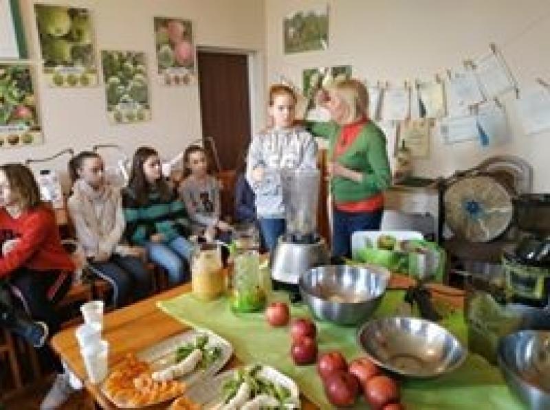 Szkoła Podstawowa w Rzemieniu otrzymała grant na założenie mini sadu