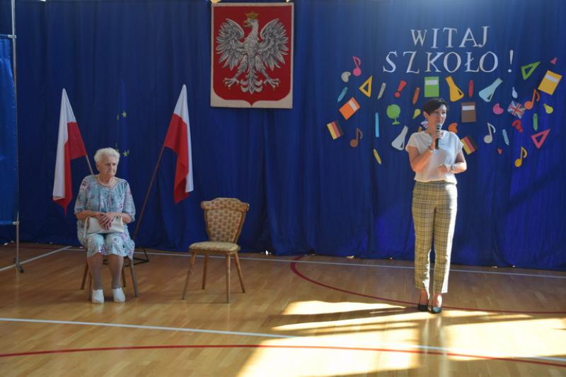 Przerwany marsz w Szkole Podstawowej im. Marii Dąbrowskiej w Rzemieniu