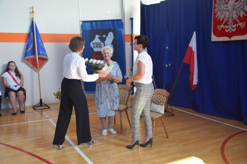 Przerwany marsz w Szkole Podstawowej im. Marii Dąbrowskiej w Rzemieniu