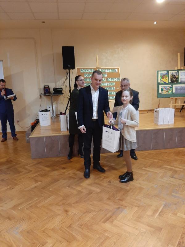 POWIATOWE WYRÓŻNIENIA dla UCZNIÓW Szkoły Podstawowej w Rzemieniu!!!