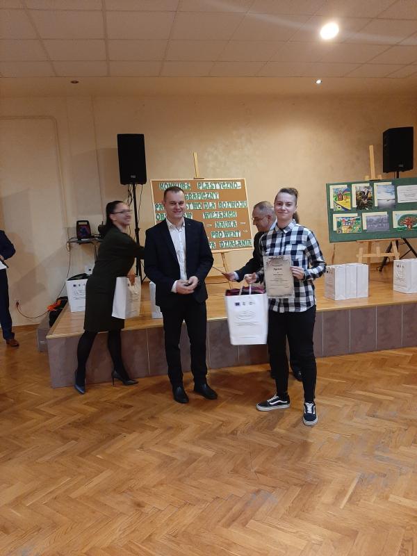 POWIATOWE WYRÓŻNIENIA dla UCZNIÓW Szkoły Podstawowej w Rzemieniu!!!