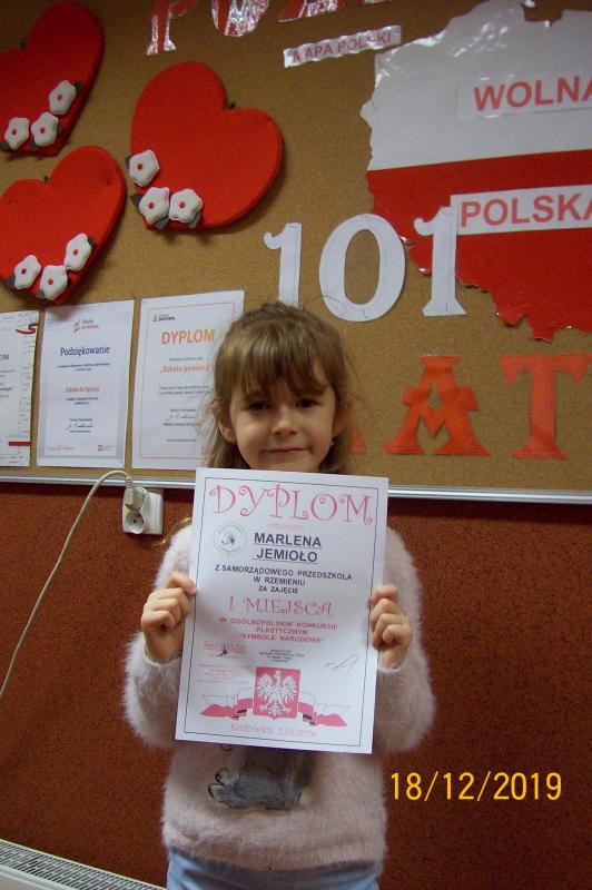 SUKCES MARLENKI JEMIOŁO Z SAMORZĄDOWEGO PRZEDSZKOLA W RZEMIENIU W OGÓLNOPOLSKIM KONKURSIE PLASTYCZNYM SYMBOLE NARODOWE.