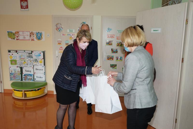 Przecławska akcja szycia maseczek nabiera tempa
