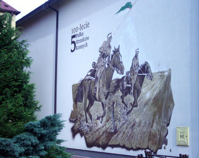 Mural przedstawiający kawalerzystów na koniach
