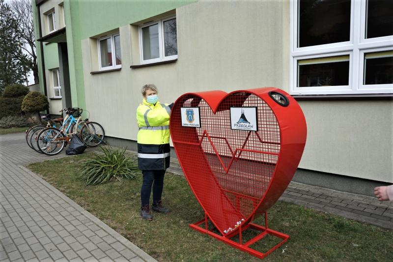 Kolejne kosze na nakrętki dla potrzebujących!