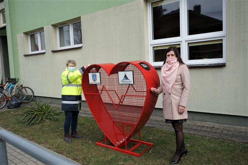 Kolejne kosze na nakrętki dla potrzebujących!