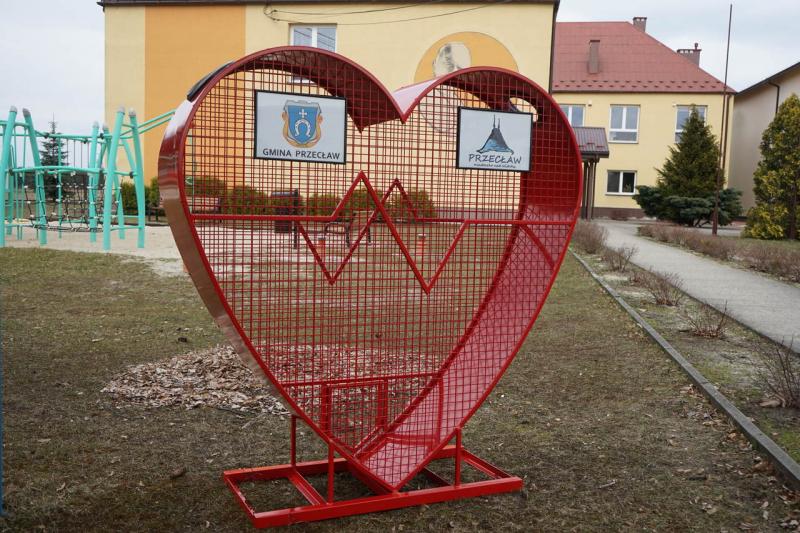 Kolejne kosze na nakrętki dla potrzebujących!