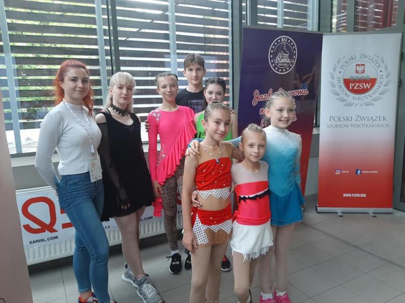 Julia Kupiec na podium Mistrzostw Świata Federacji WIFSA w jeździe figurowej na rolkach