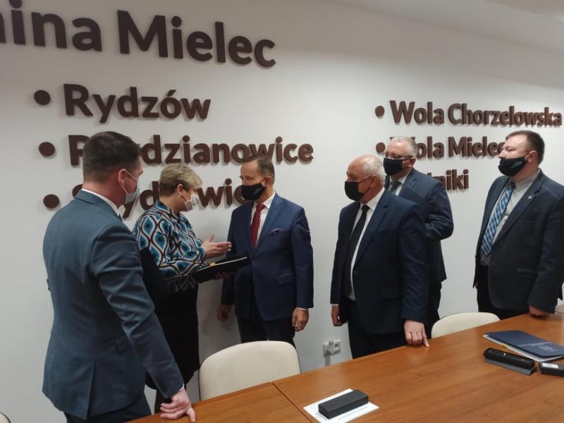 Wręczenie umowy