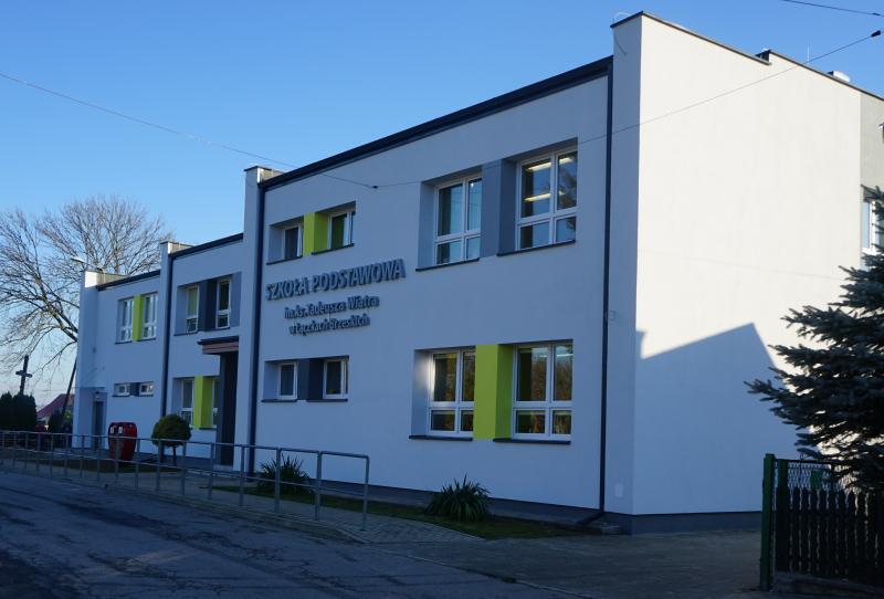 Nowe pomoce dydaktyczne dla szkół w Kiełkowie i Łączkach Brzeskich