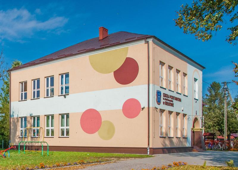 Nowe pomoce dydaktyczne dla szkół w Kiełkowie i Łączkach Brzeskich