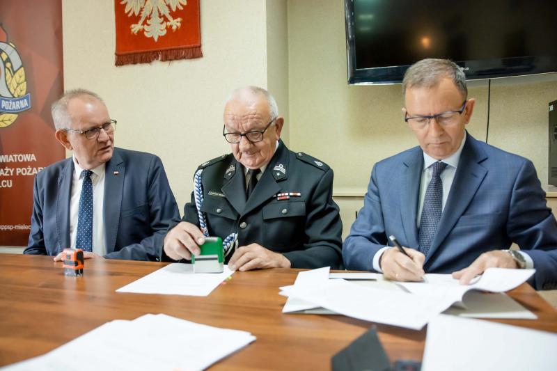 Podpisano umowy na dofinansowanie jednostek OSP