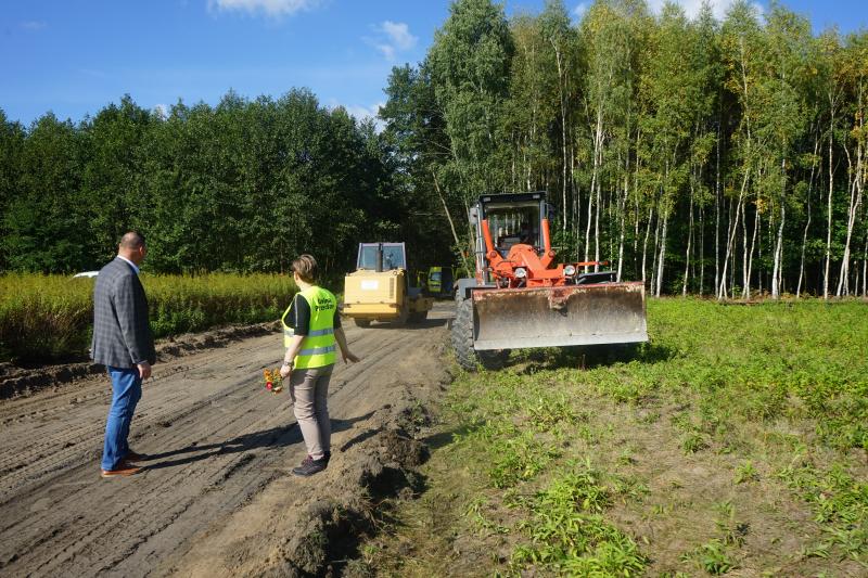 Modernizacja drogi dojazdowej do gruntów rolnych w Błoniu w toku