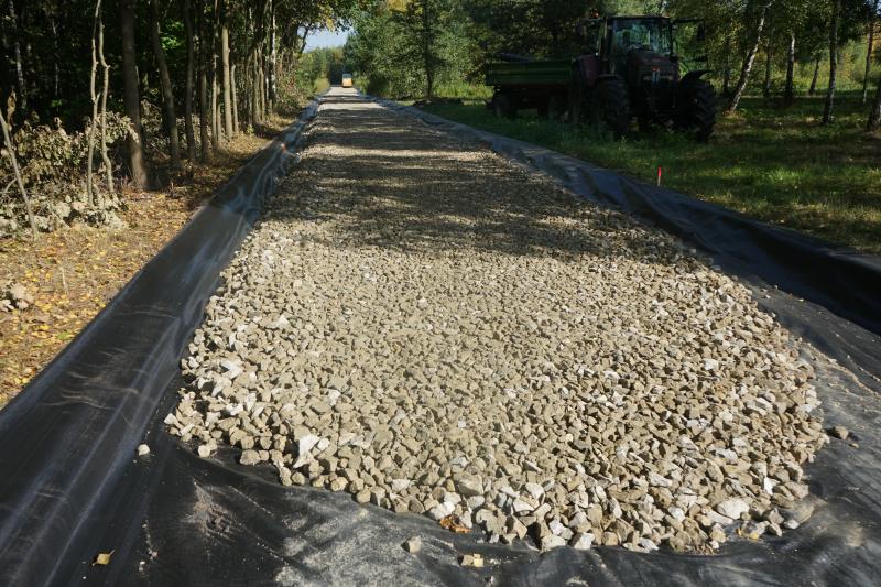 Modernizacja drogi dojazdowej do gruntów rolnych w Błoniu w toku