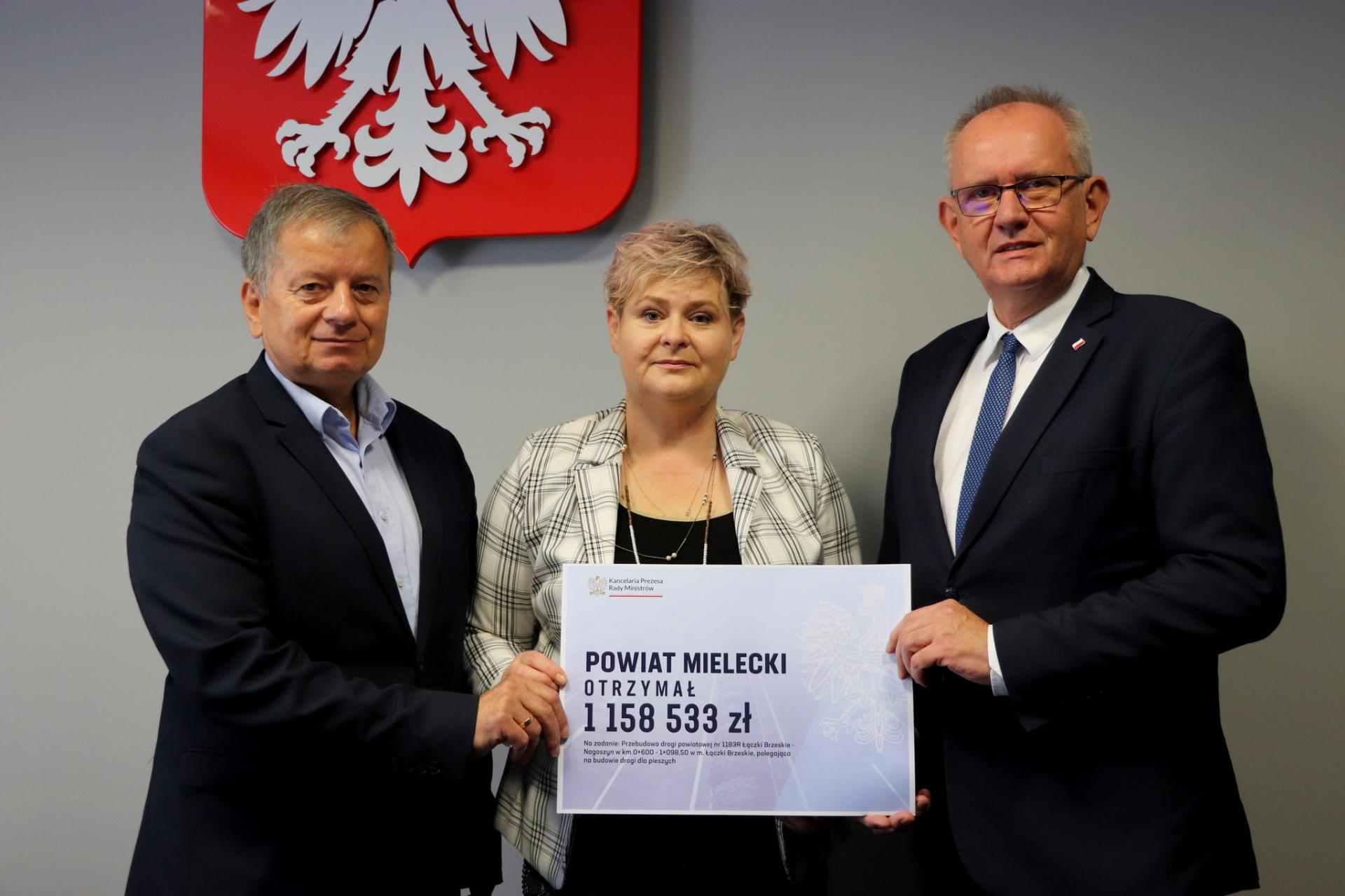 Droga powiatowa w Łączkach Brzeskich zyska nowy chodnik i nakładkę asfaltową