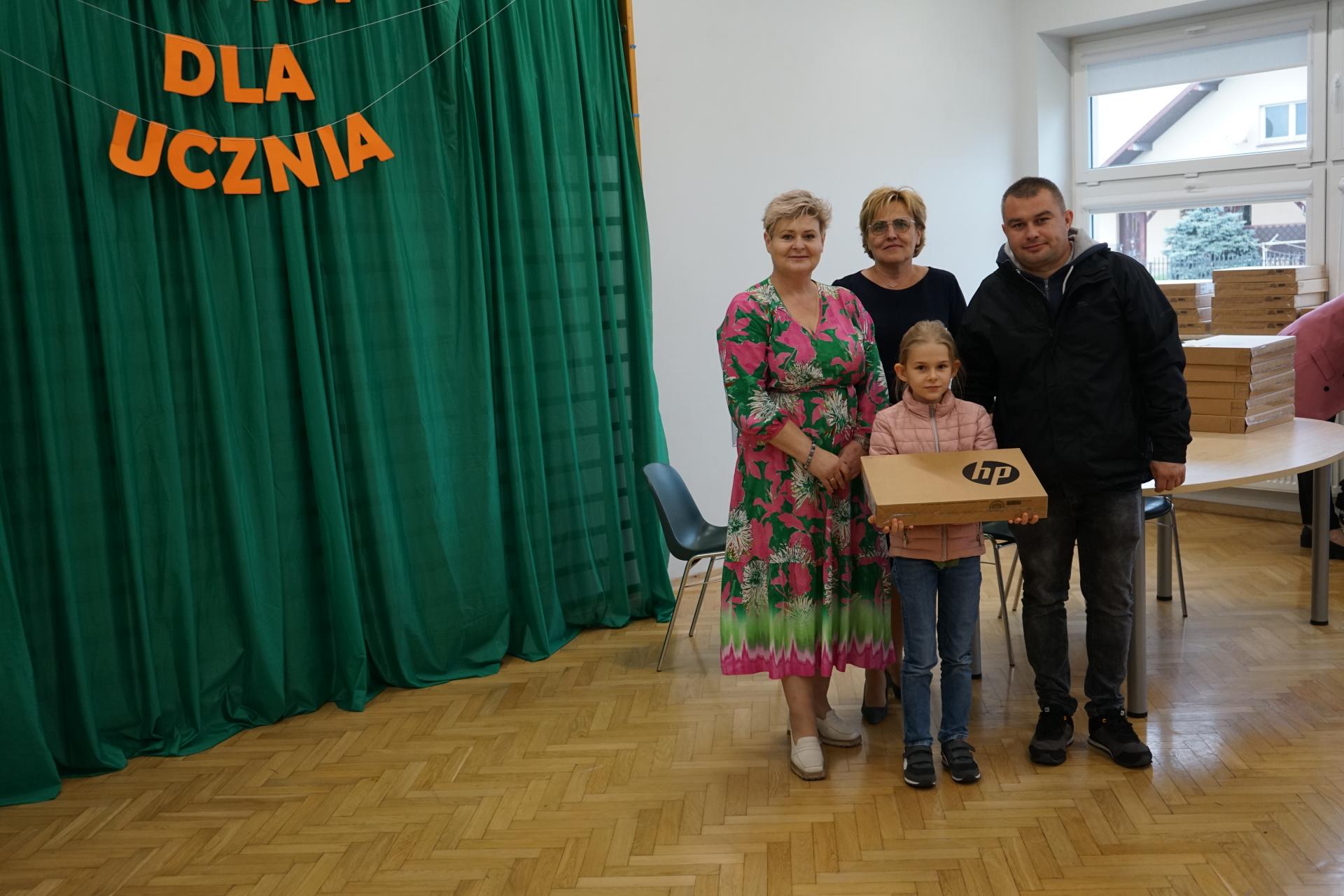 Laptopy dla 4-klasistów z Przecławia
