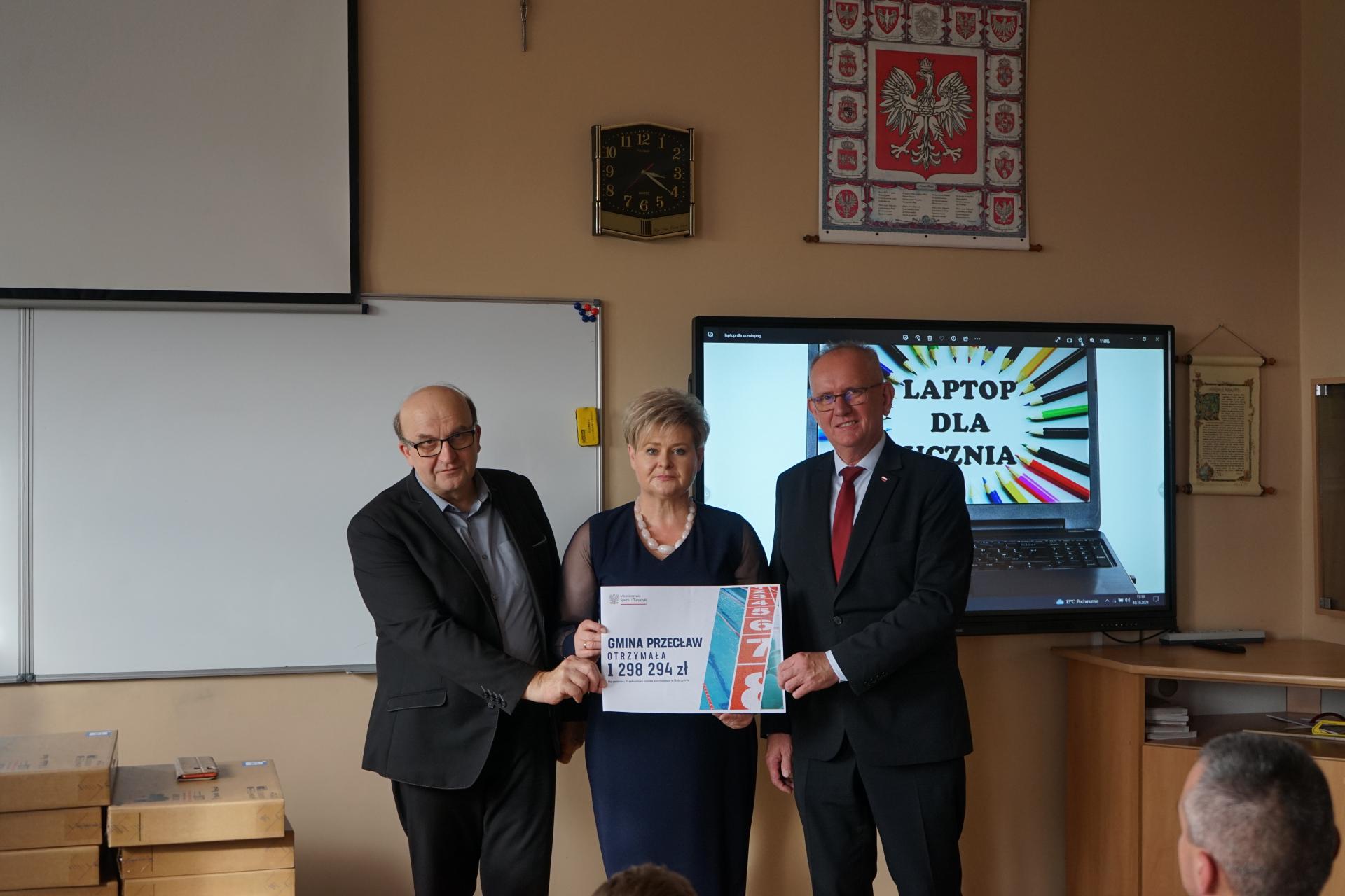 Mamy dofinansowanie przebudowy boiska w Dobryninie!