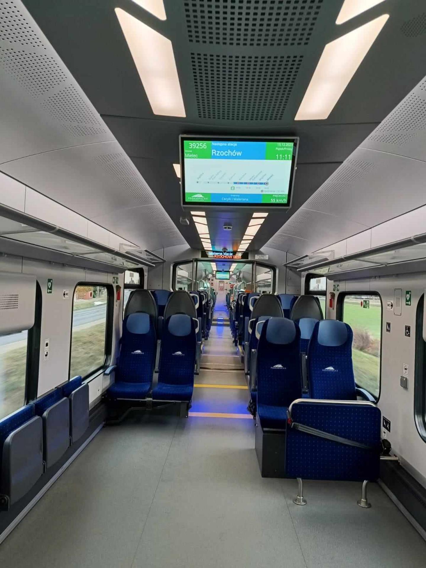 Promocyjny przejazd pociągiem hybrydowym przez Gminę Przecław