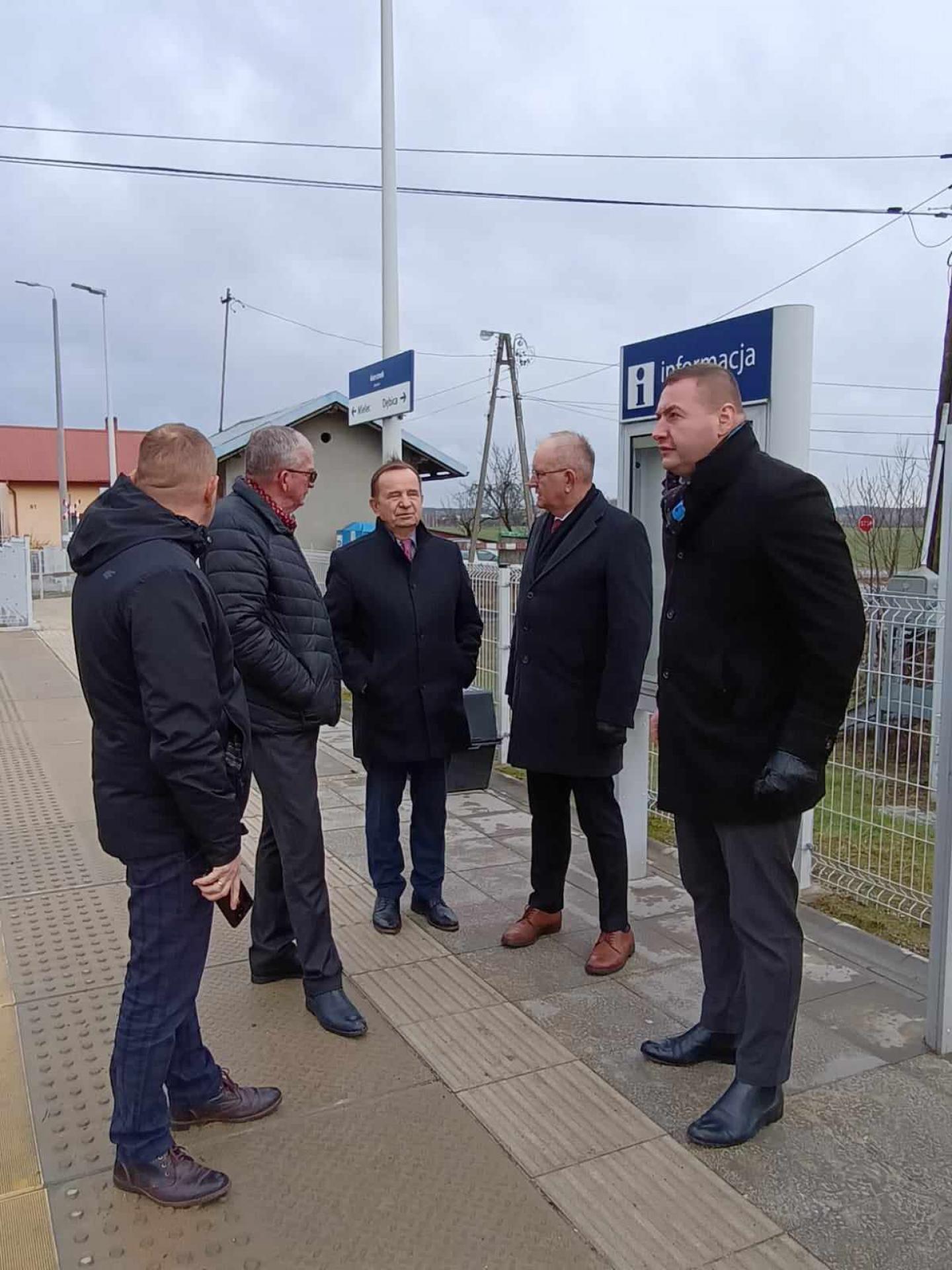 Promocyjny przejazd pociągiem hybrydowym przez Gminę Przecław