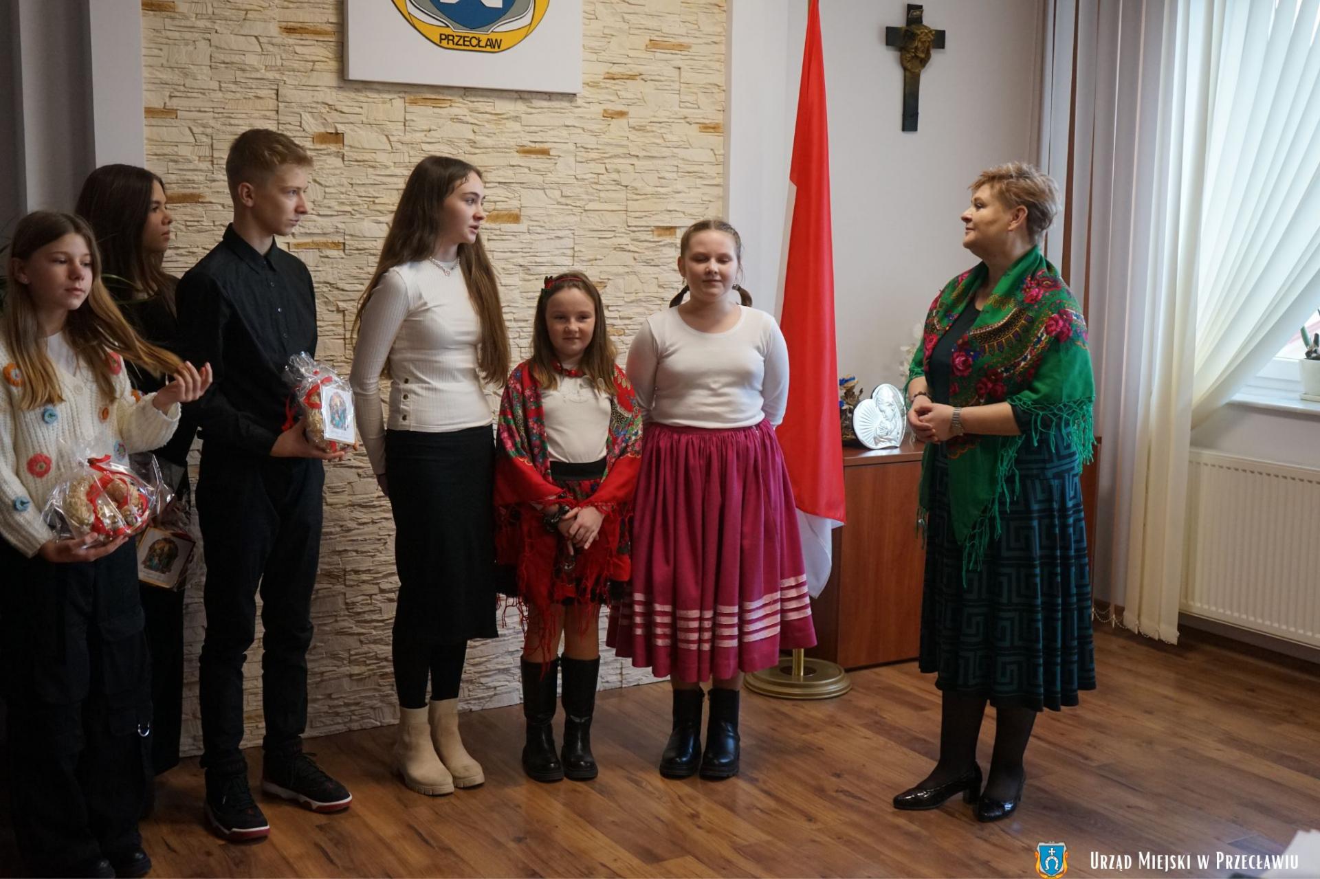Uczniowie SP w Przecławiu ze świąteczną wizytą