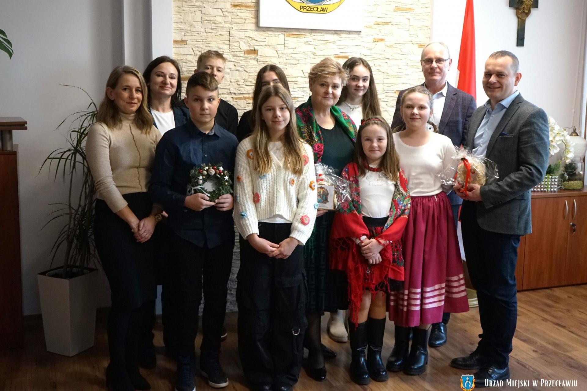 Uczniowie SP w Przecławiu ze świąteczną wizytą