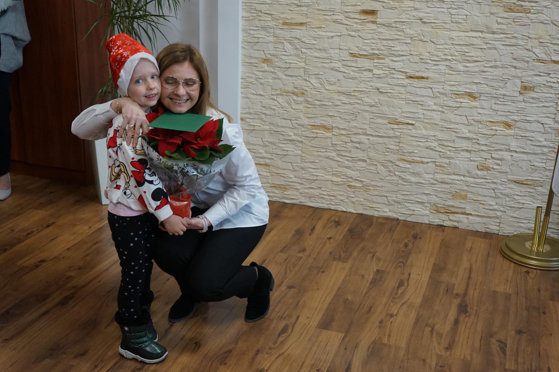 Przedszkolaki z życzeniami świątecznymi w Urzędzie Miejskim