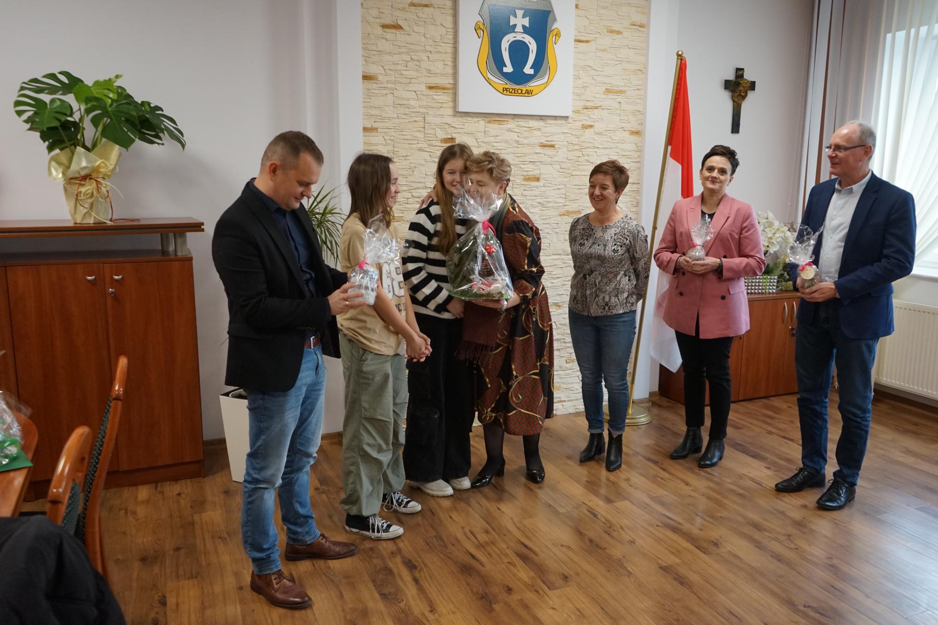 Kolejna delegacja z życzeniami ...- SP Kiełków
