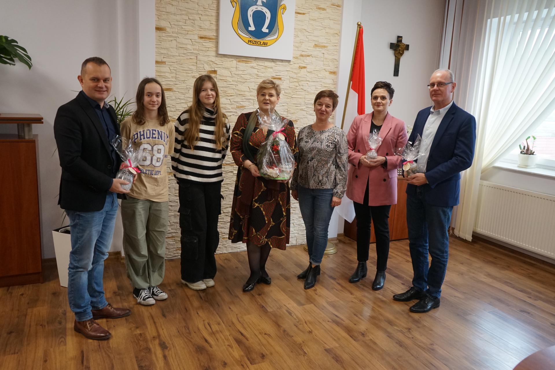 Kolejna delegacja z życzeniami ...- SP Kiełków