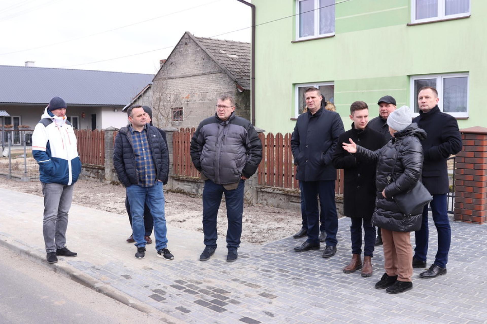 Zakończenie przebudowy drogi w Łączkach Brzeskich