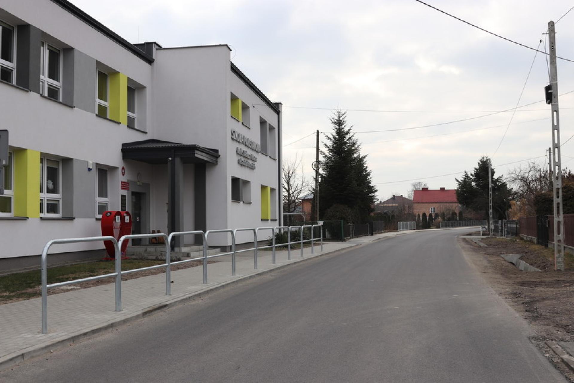 Zakończenie przebudowy drogi w Łączkach Brzeskich