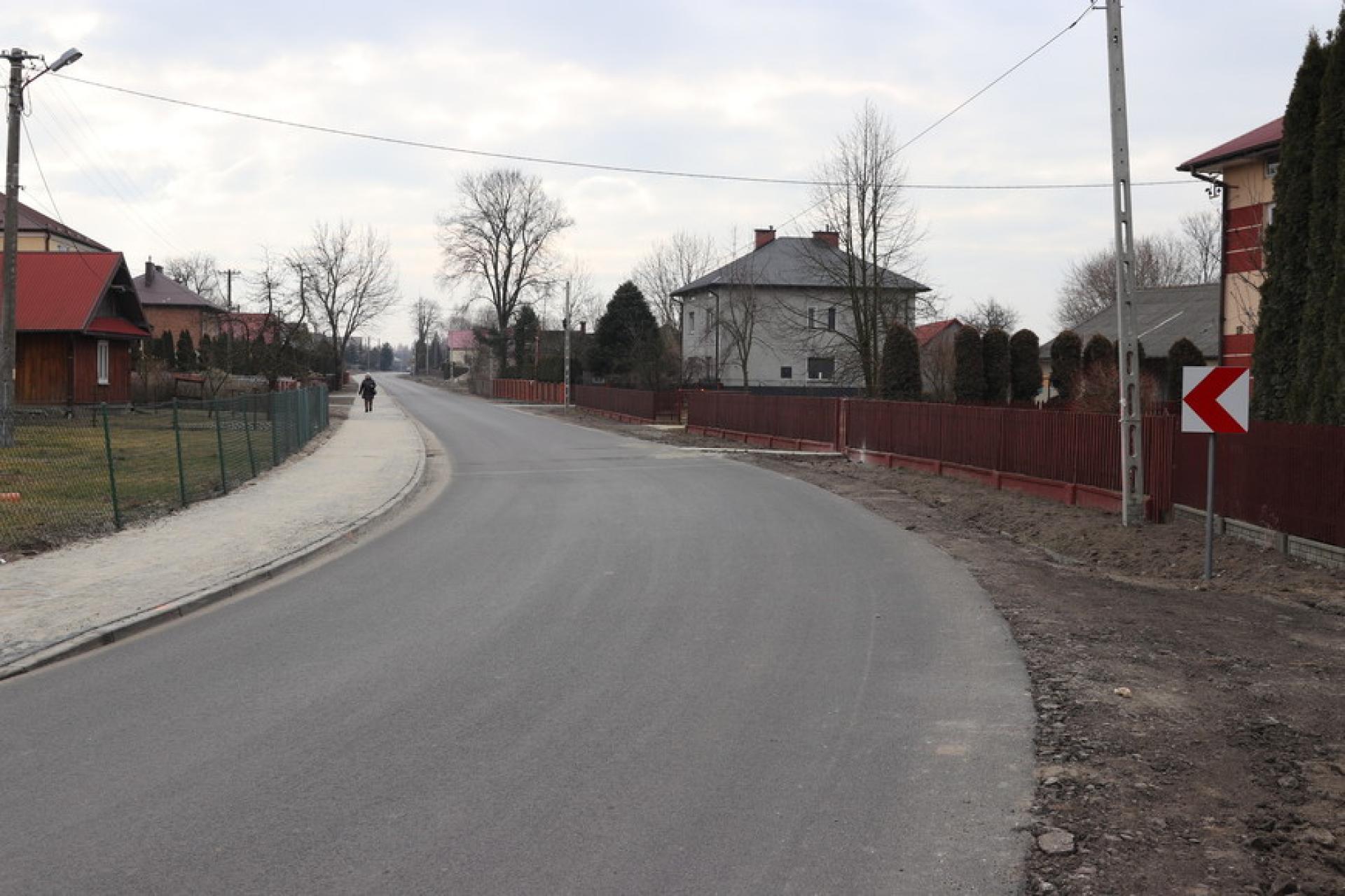 Zakończenie przebudowy drogi w Łączkach Brzeskich