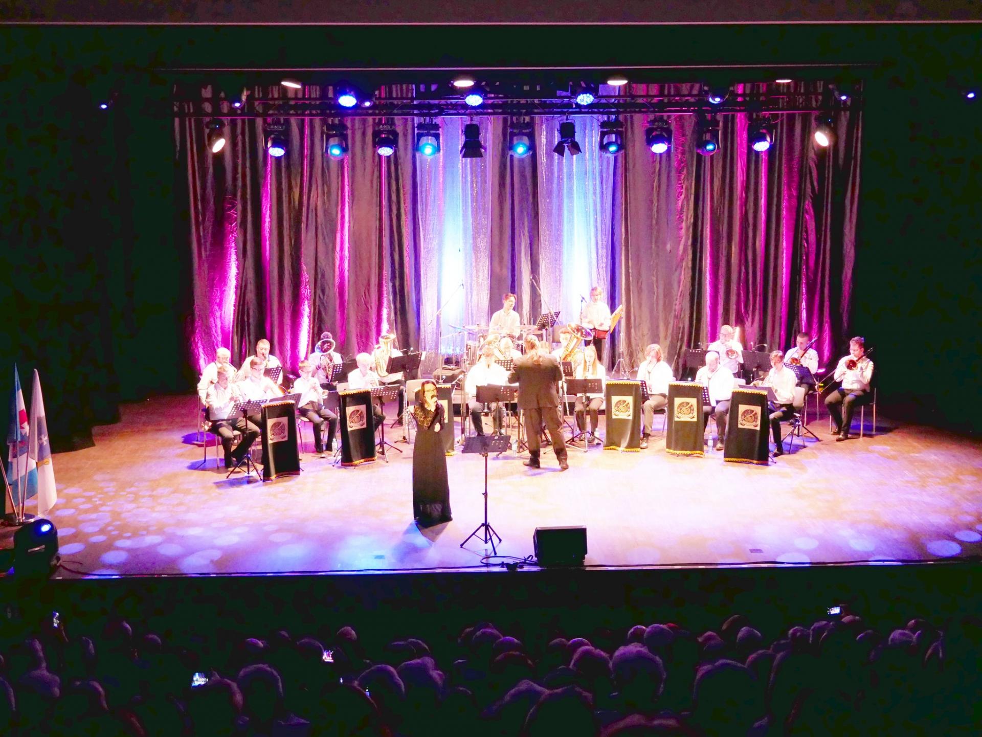 Orkiestra z solistką