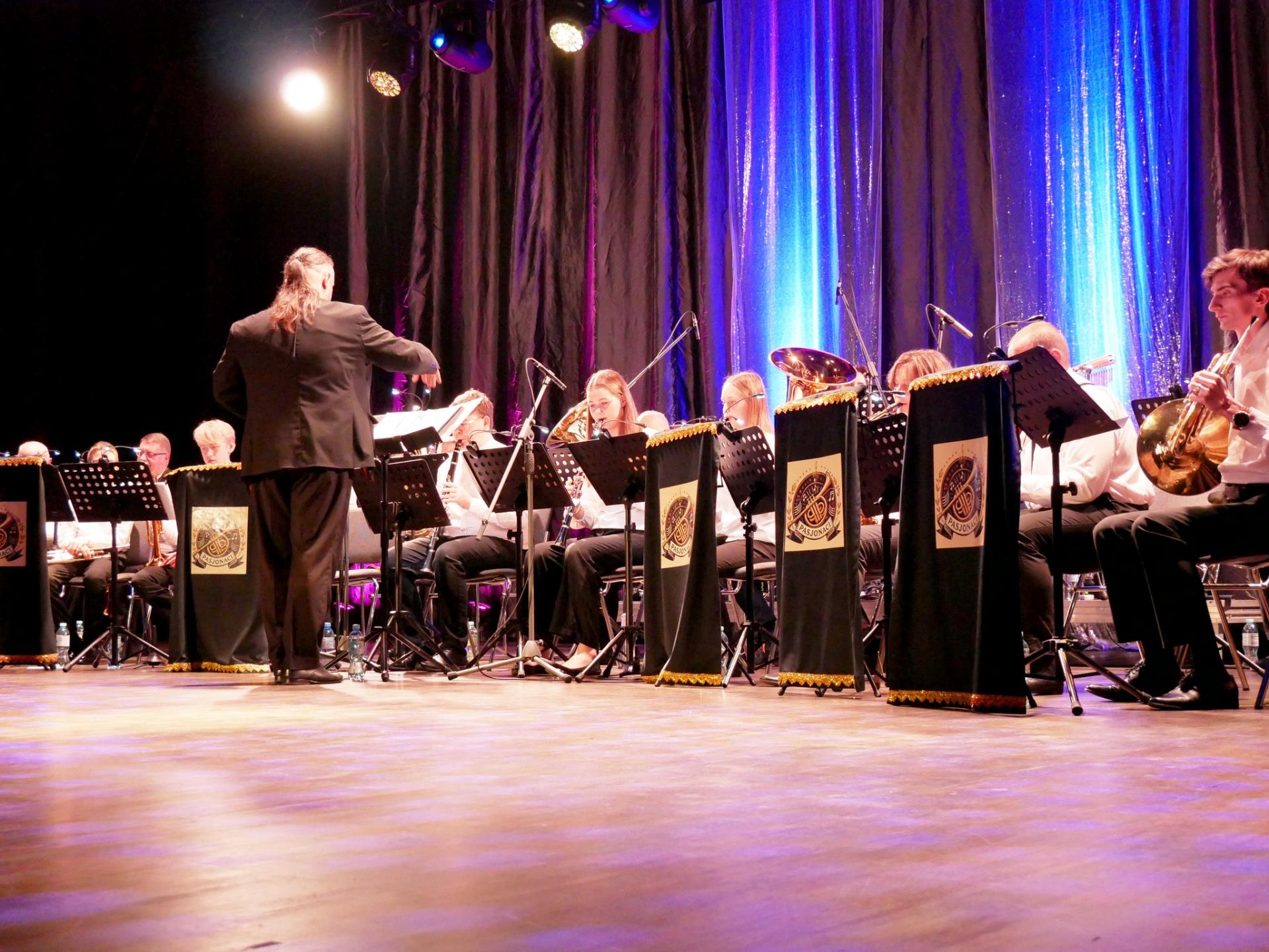 Orkiestra pod dyrekcją Erwina Żebro