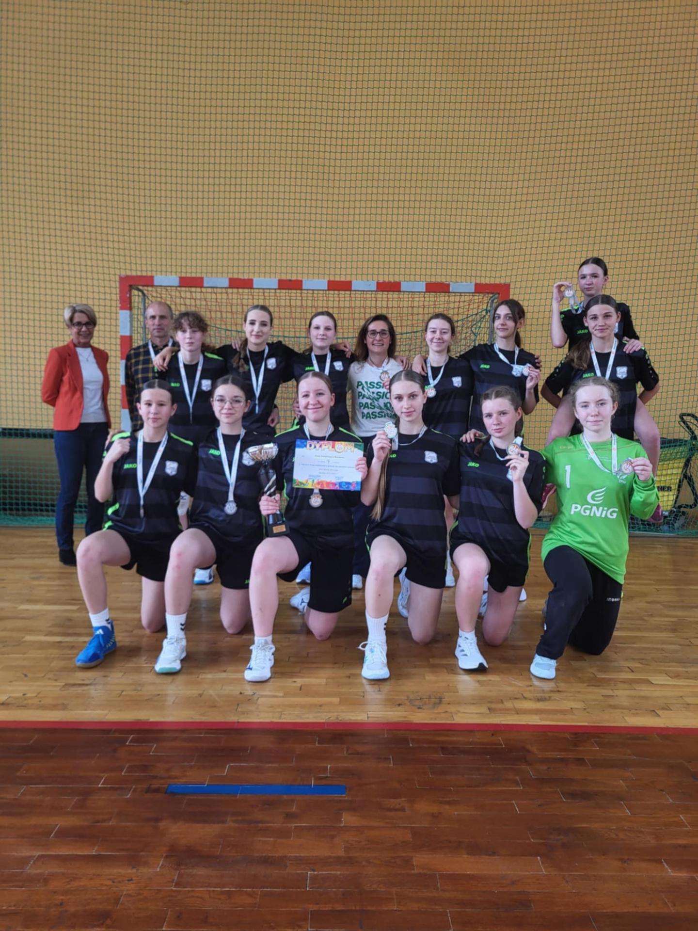 Uczennice z SP Przecław wicemistrzyniami województwa podkarpackiego w piłce ręcznej