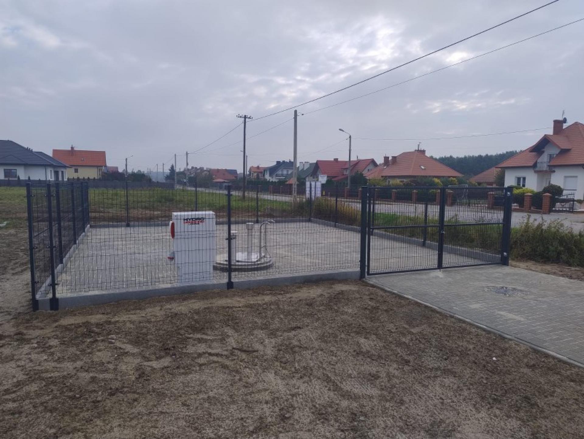 Budowa kanalizacji sanitarnej w Przecławiu przy ul. 3-Maja i Podlesie wraz z remontem studni na kolektorze sanitarnym Przecław-Błonie oraz budową instalacji fotowoltaicznej przy oczyszczalni ścieków w Błoniu