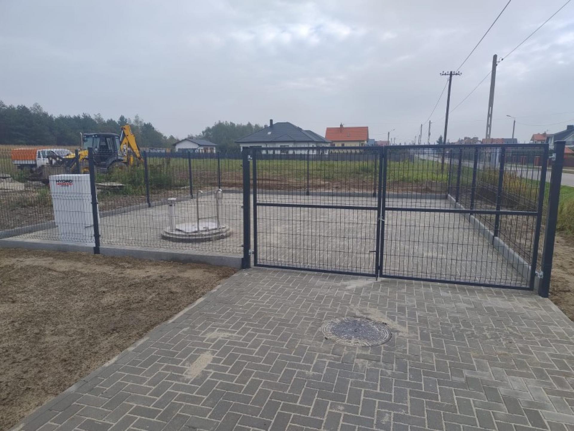 Budowa kanalizacji sanitarnej w Przecławiu przy ul. 3-Maja i Podlesie wraz z remontem studni na kolektorze sanitarnym Przecław-Błonie oraz budową instalacji fotowoltaicznej przy oczyszczalni ścieków w Błoniu