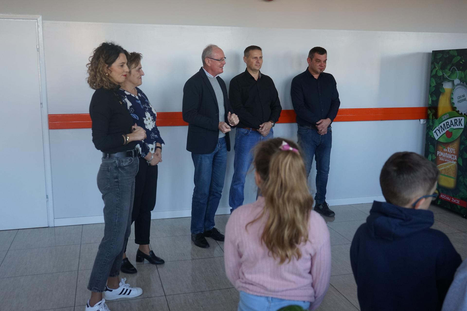Dyrektor SP w Przecławiu Małgorzata Nicpoń Wicedyrektor Ewa Augusty-Leś Dyrektor Tomasz Ortyl pracownik UM Klaudiusz Krasoń