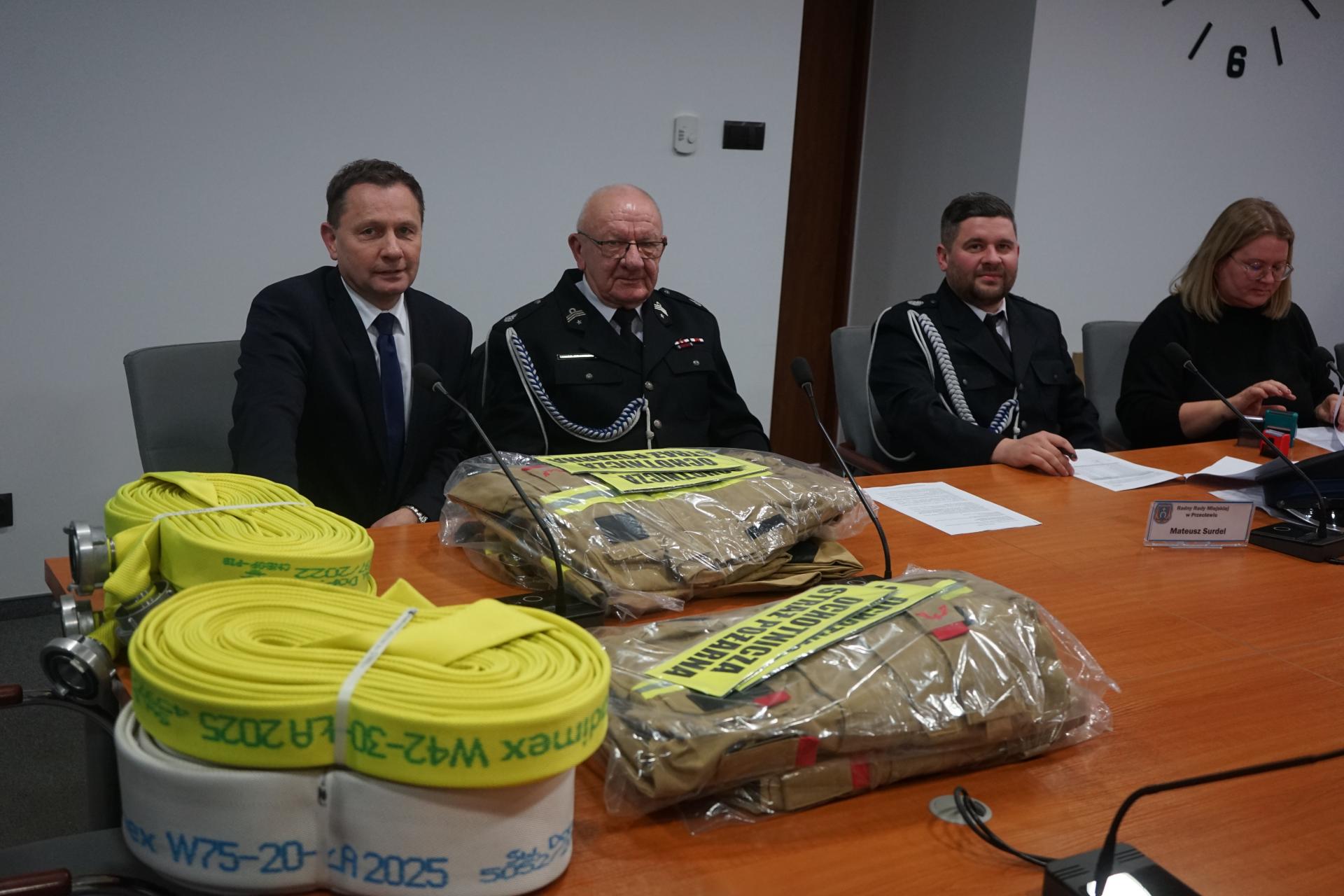 Burmistrz Maciej Jemioło Prezes OSP Tuszyma Zenon Krawczyk Prezes OSP Podole Mateusz Surdel