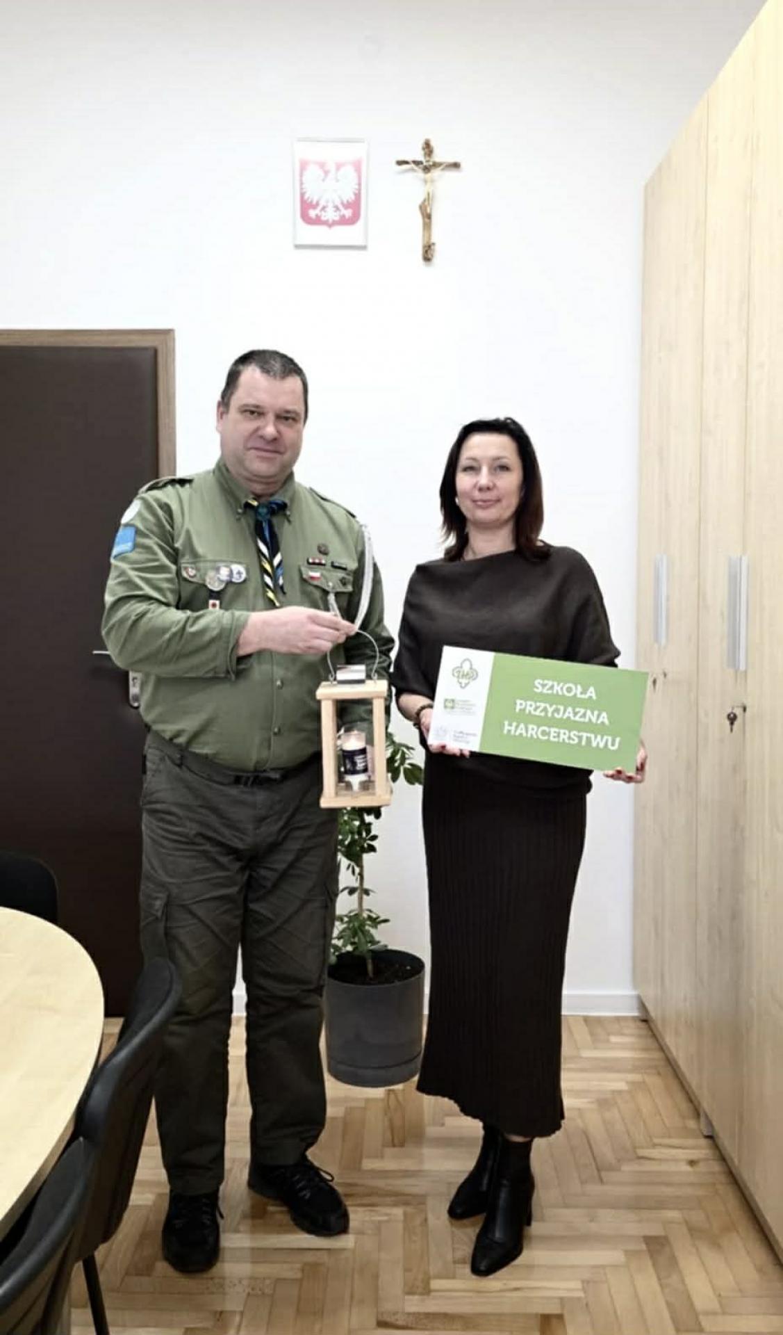 Dyrektor Lidia Jemioło-Proczek z wyróżnieniem