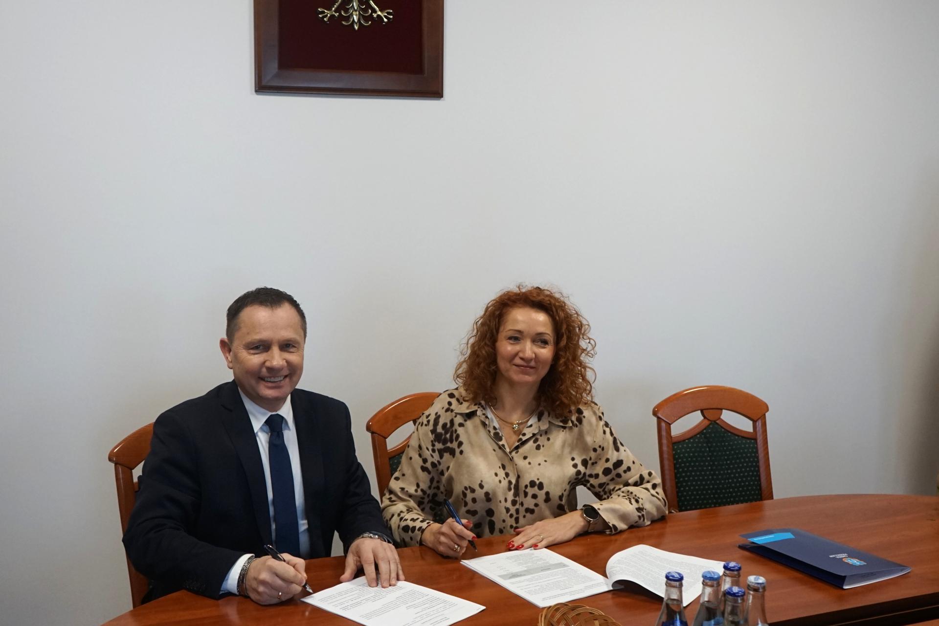 Burmistrz Maciej Jemioło i Prezes Bio Bogumiła Czerwiec