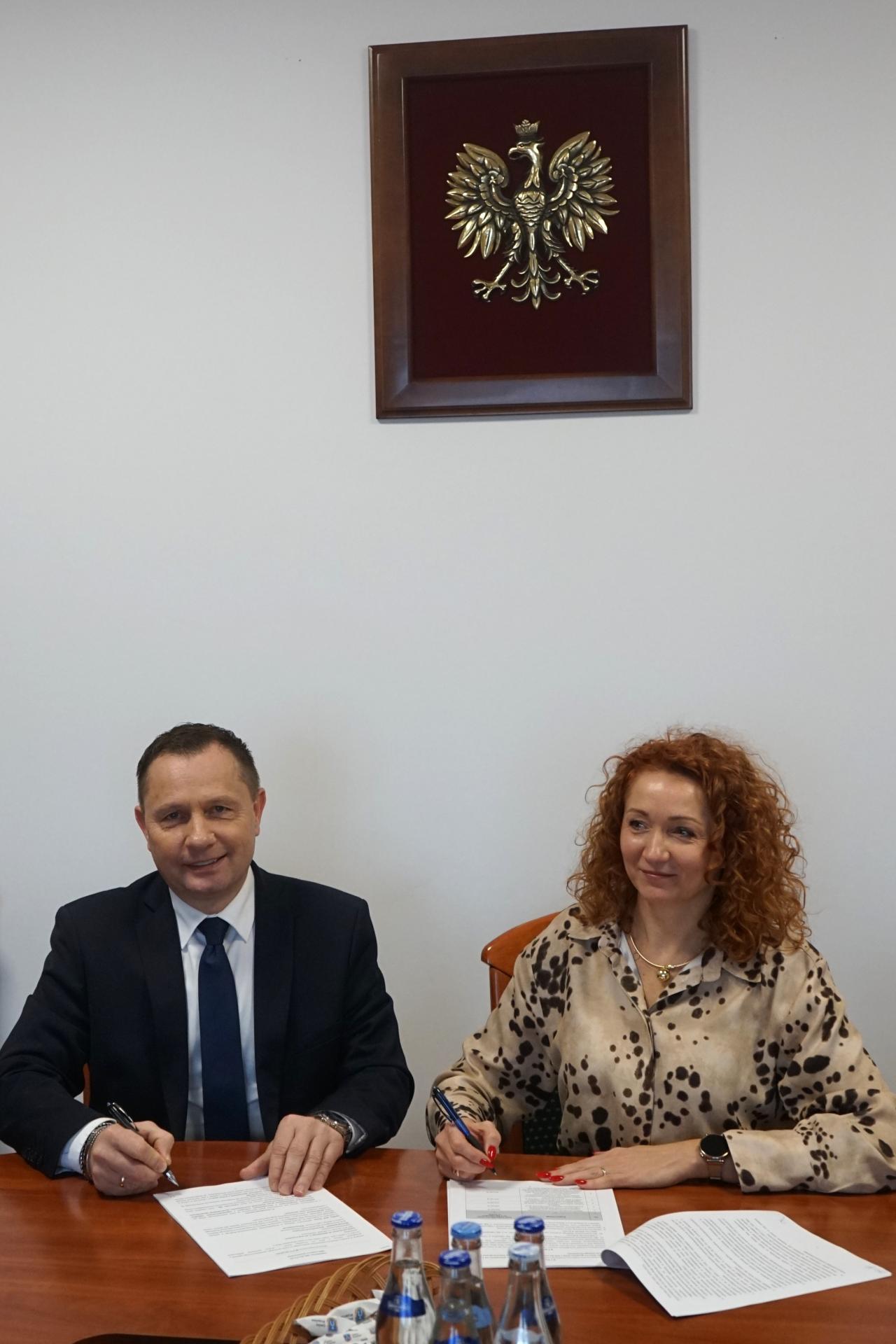 Burmistrz Maciej Jemioło i Prezes Bio Bogumiła Czerwiec