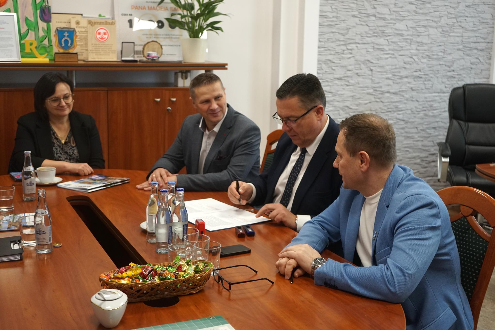Dyrektor T. Ortyl Dyrektor G. Gałuszka Burmistrz M. Jemioło