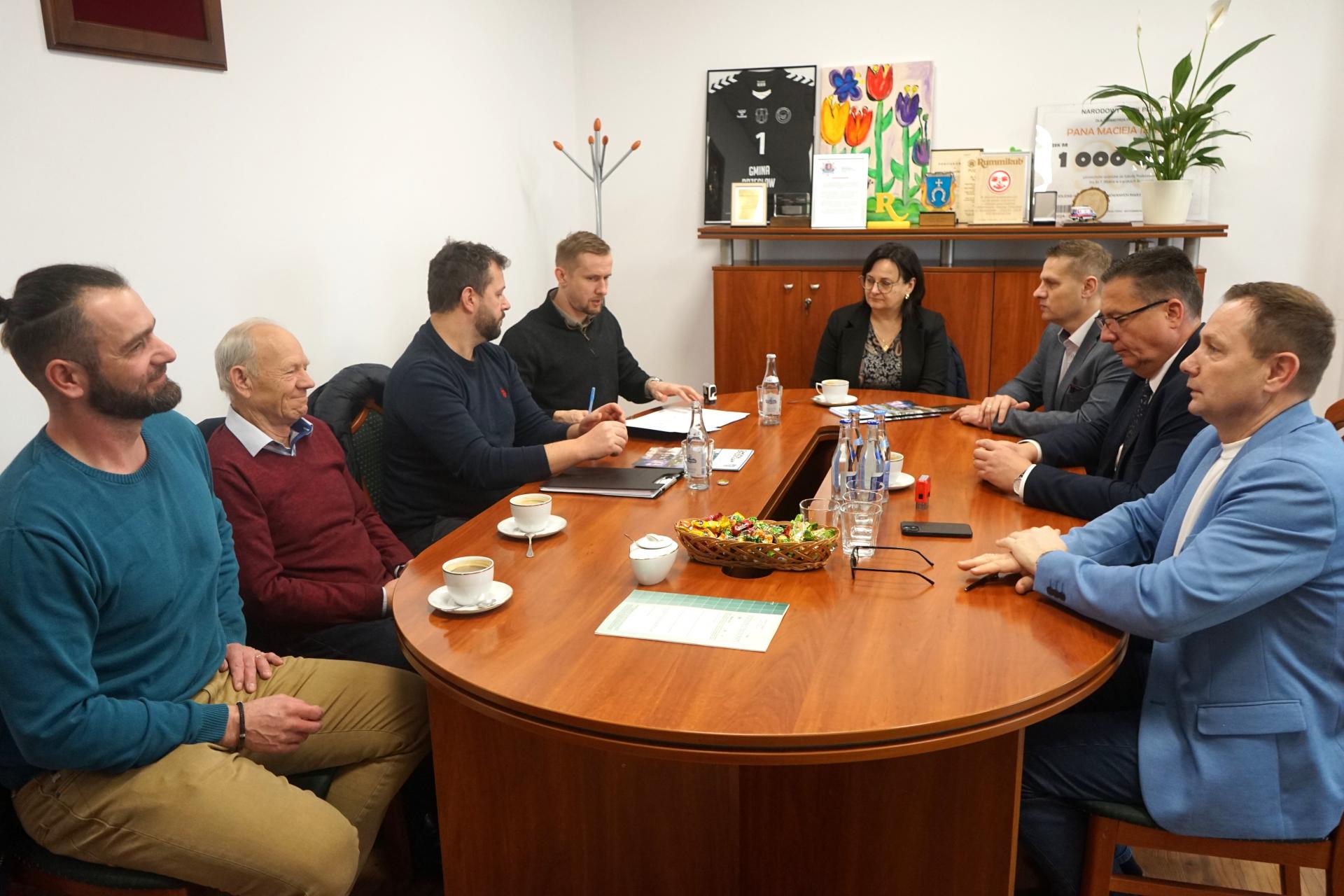 Dyrektor T. Ortyl Dyrektor G. Gałuszka Burmistrz M. Jemioło z wykonawcami